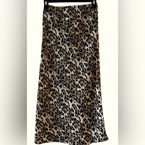 Oat New York Dresses & Skirts - OAT New York Leopard Midi skirt L